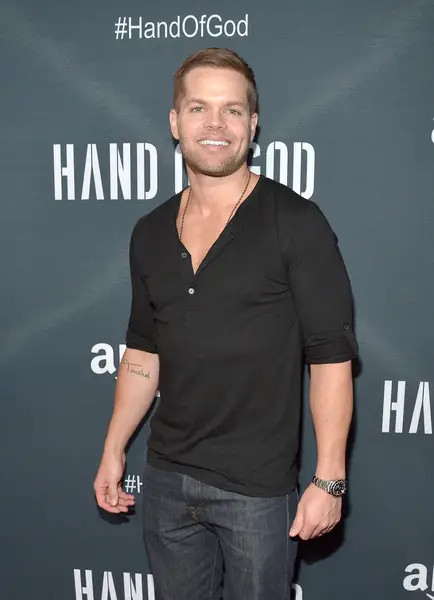 How tall is Wes Chatham?